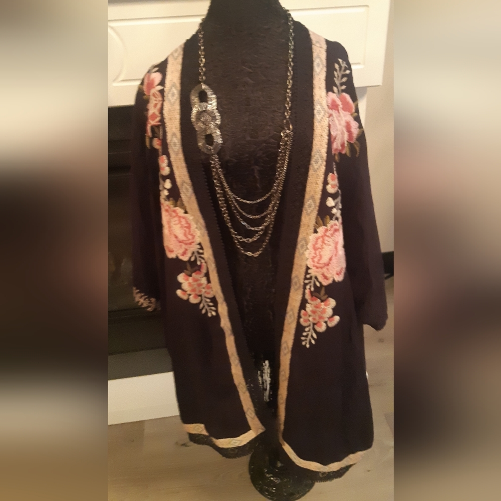 Women's Size Small( Made Large) Boho Paparazzi Black with Embroidered Detail😍 - Picture 2 of 10